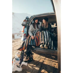 Nomadix Puffer Blanket -Shoes Shop 0T0A2314