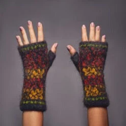 Siberia Spirit Autumn Acorns Fingerless Gloves